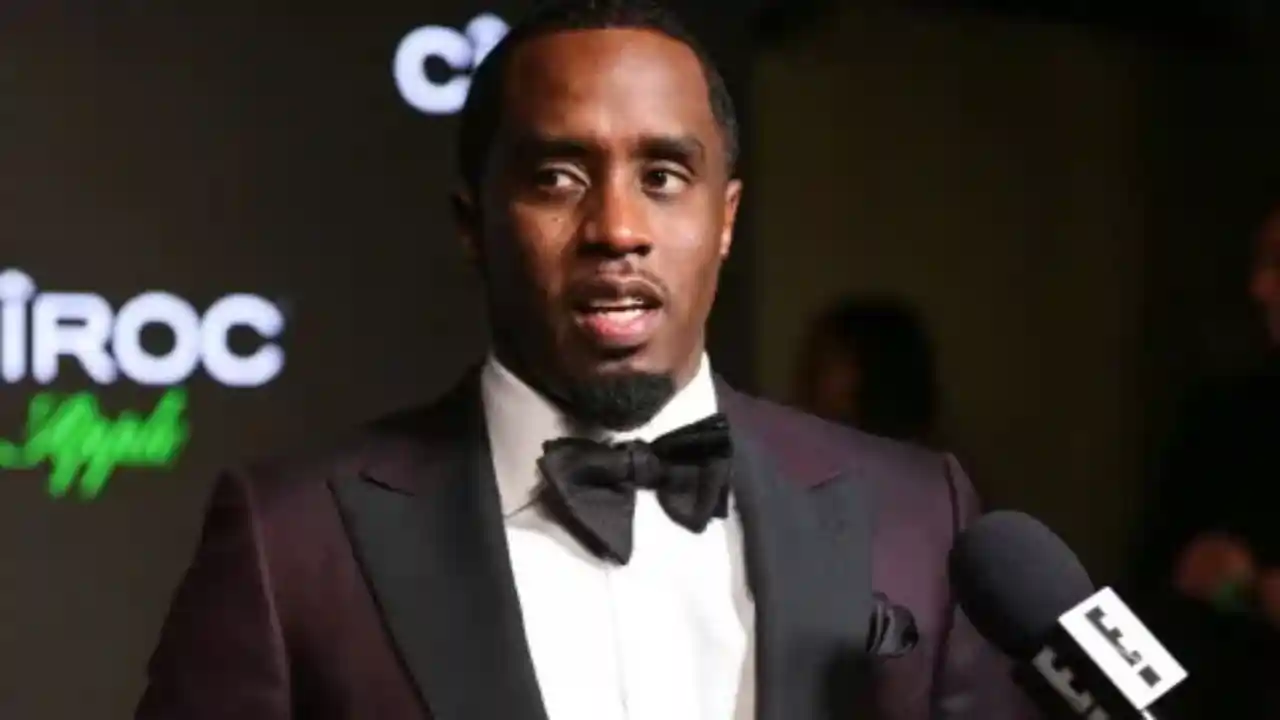 https://www.mobilemasala.com/film-gossip/Sean-Diddy-Combs-taken-off-suicide-watch-as-he-awaits-his-trial-in-court-visited-by-his-i303936