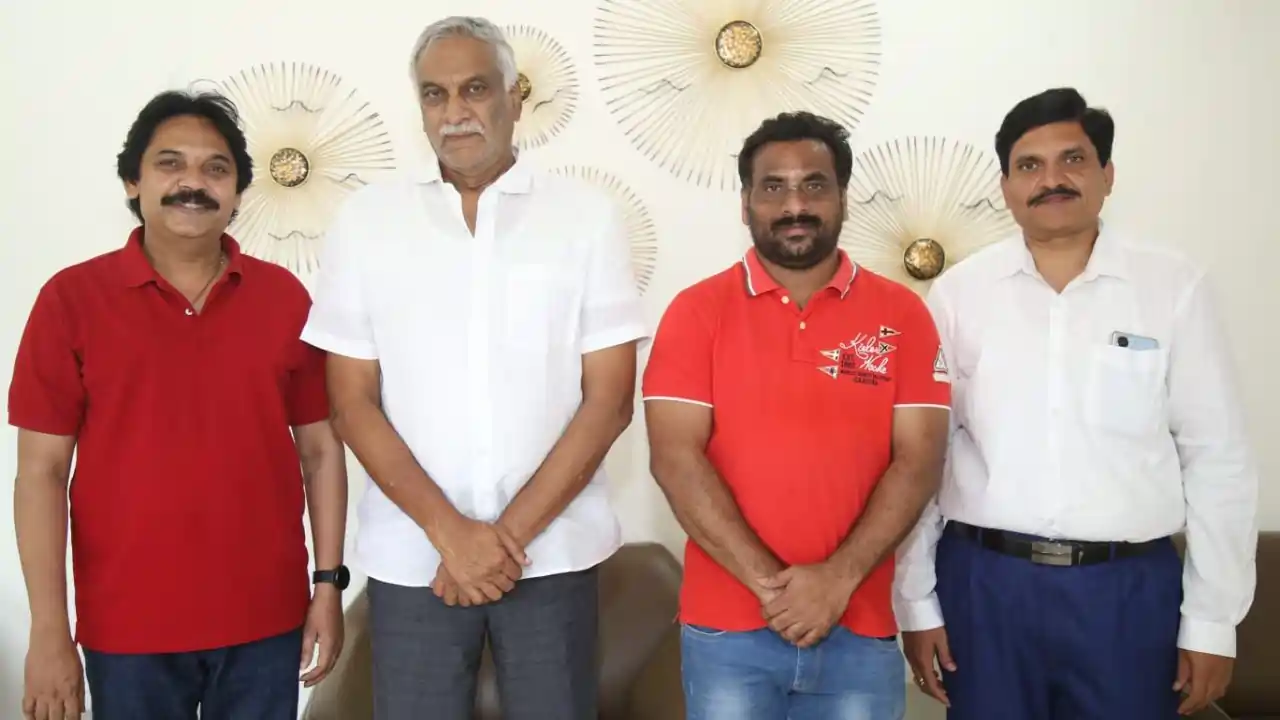 https://www.mobilemasala.com/sangeetham/Director-producer-Tammareddy-Bharadwaja-launched-the-song-Swatantram-Maa-Swatantram-tl-i289687