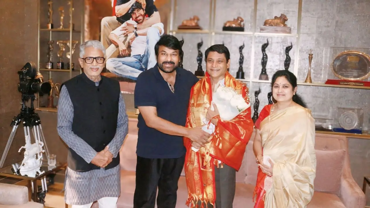 https://www.mobilemasala.com/film-gossip-tl/Actor-Maharshi-Raghava-who-donated-blood-for-the-100th-time-at-Chiranjeevi-Blood-Bank-received-a-special-honor-at-the-hands-of-Megastar-Chiranjeevi-tl-i255278