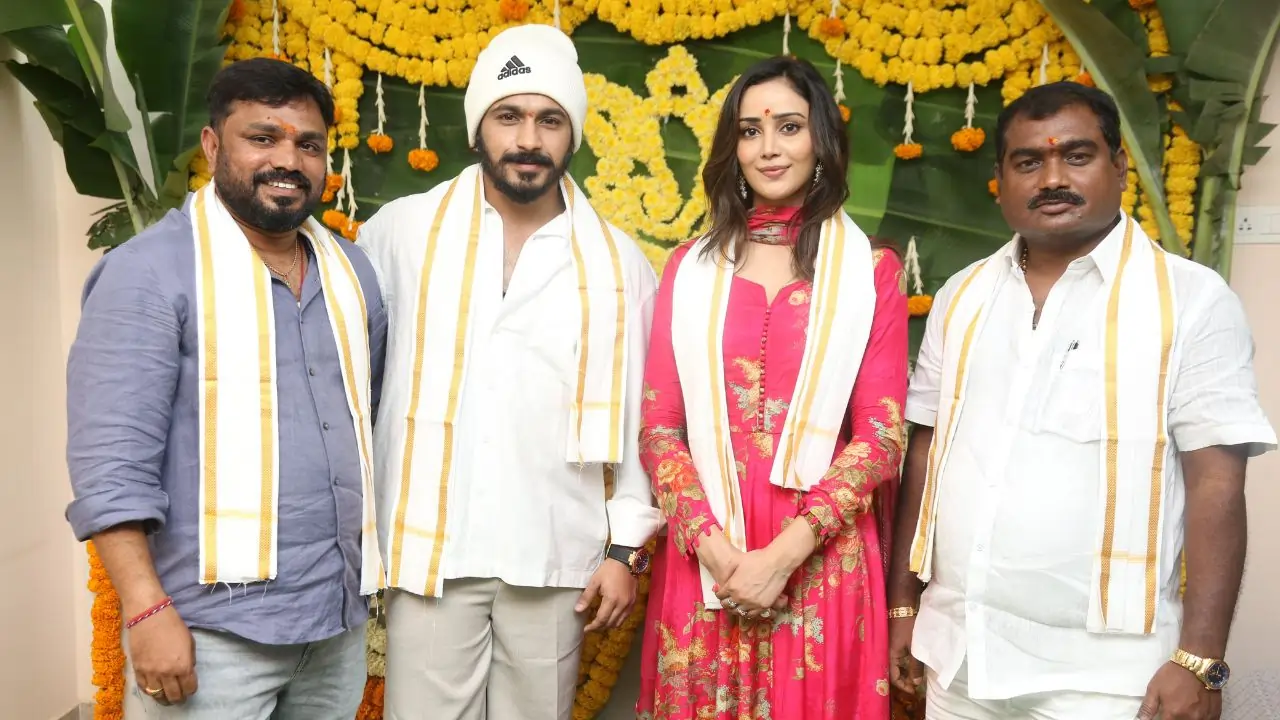 https://www.mobilemasala.com/cinema/Deepak-Sarojs-new-film-launch-by-blockbuster-directors-tl-i323521