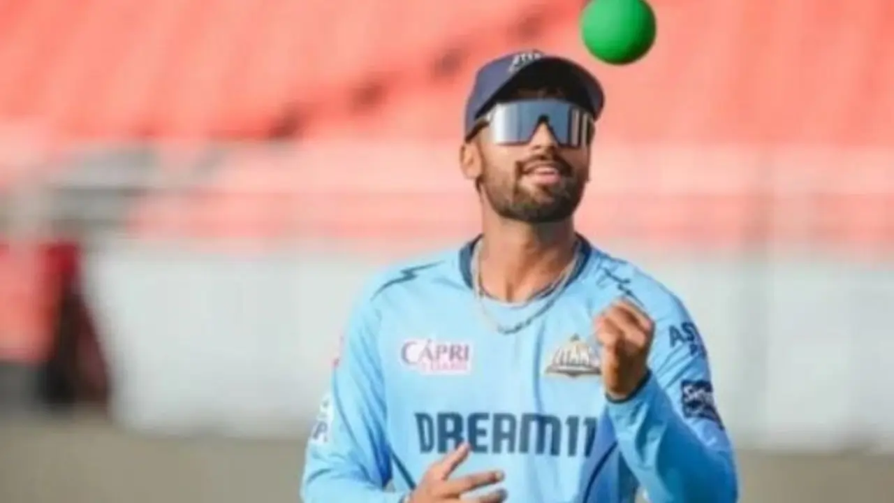 https://www.mobilemasala.com/khel/Duleep-Trophy-2024-Future-star-Manav-Suthar-creates-a-new-bowling-record-by-taking-an-impressive-seven-wickets-hi-i297845