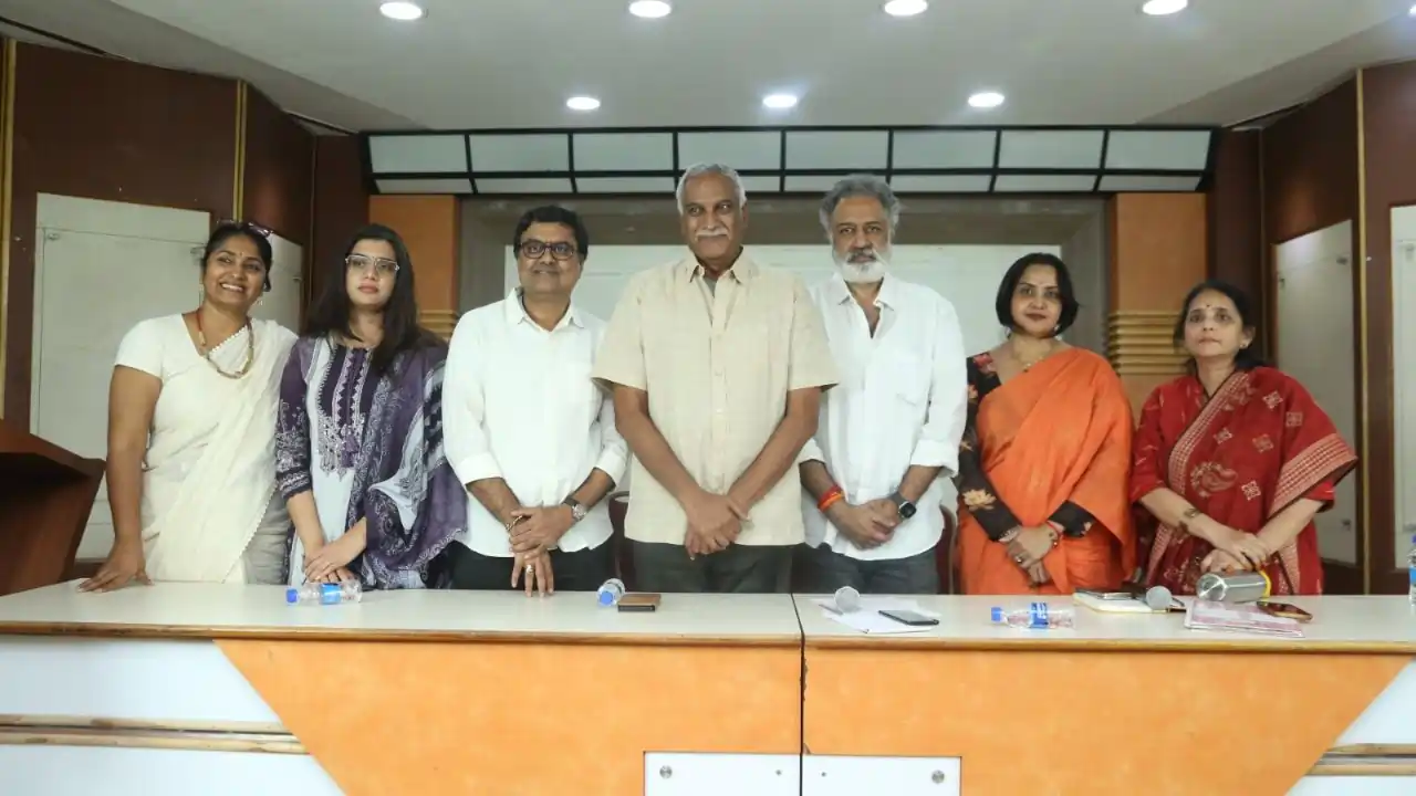 https://www.mobilemasala.com/film-gossip-tl/The-Telugu-Film-Chamber-of-Commerce-has-an-Industry-Sexual-Harassment-Redressal-Panel-set-up-in-2018-tl-i300380