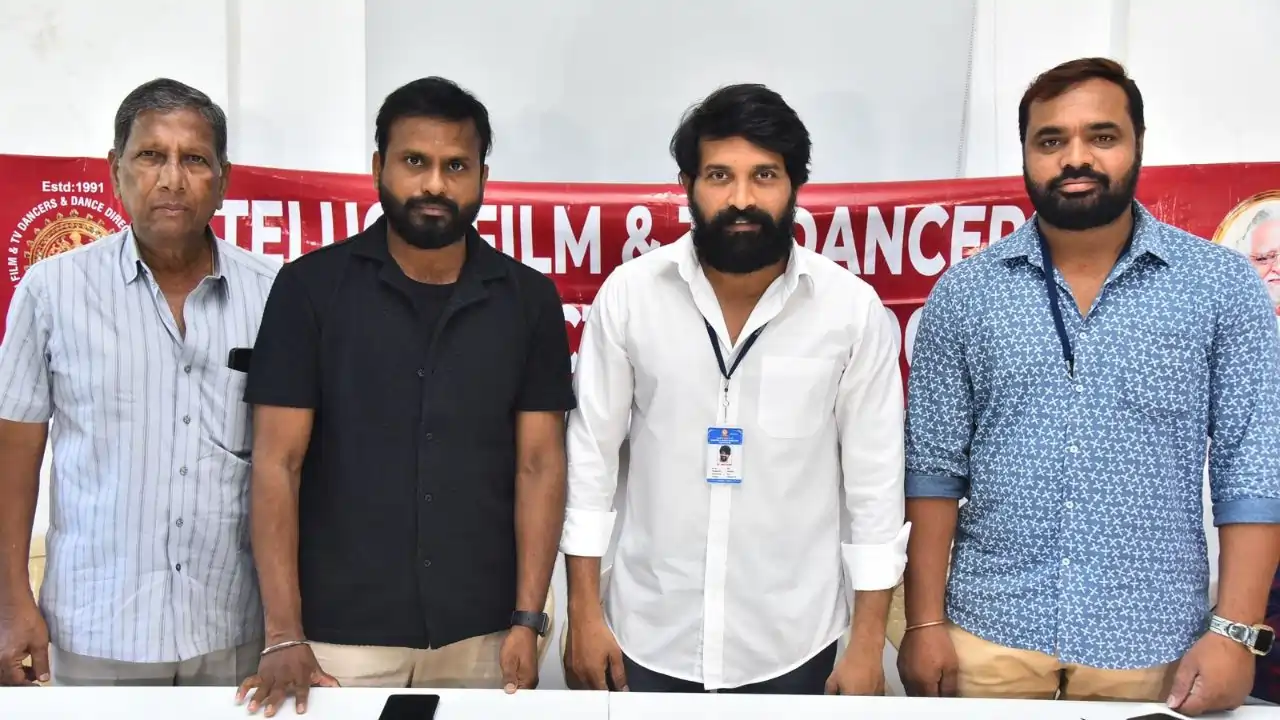 https://www.mobilemasala.com/film-gossip-tl/Sathish-will-leave-the-industry-if-the-allegations-are-proven-true---Johnny-Master-Sensational-Press-Meet-tl-i275369