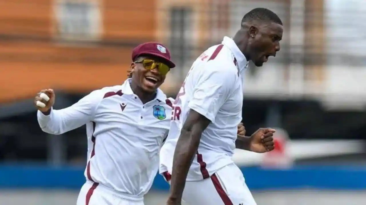 https://www.mobilemasala.com/sports/West-Indies-vs-South-Africa-Live-Score-South-Africa-score-after-15-overs-is-451-i288188