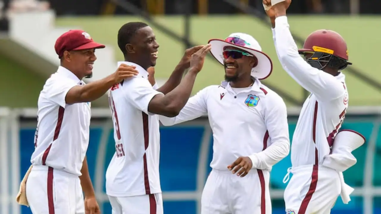 https://www.mobilemasala.com/sports/West-Indies-vs-Bangladesh-Live-Score-Its-a-Four-West-Indies-at-100-after-61-overs-i322330