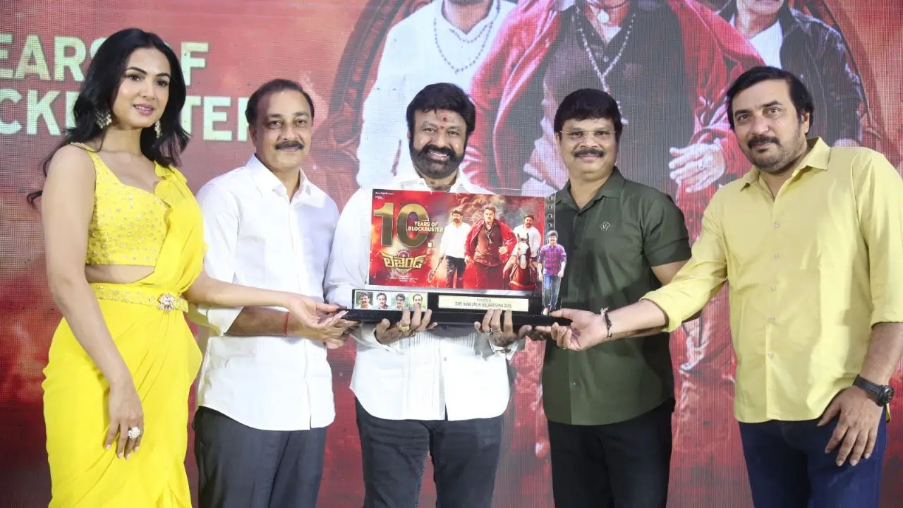 https://www.mobilemasala.com/cinema/A-legend-is-one-who-creates-history-one-who-rewrites-it-This-movie-did-just-that-Blockbuster-director-Boyapati-Srinu-tl-i228265