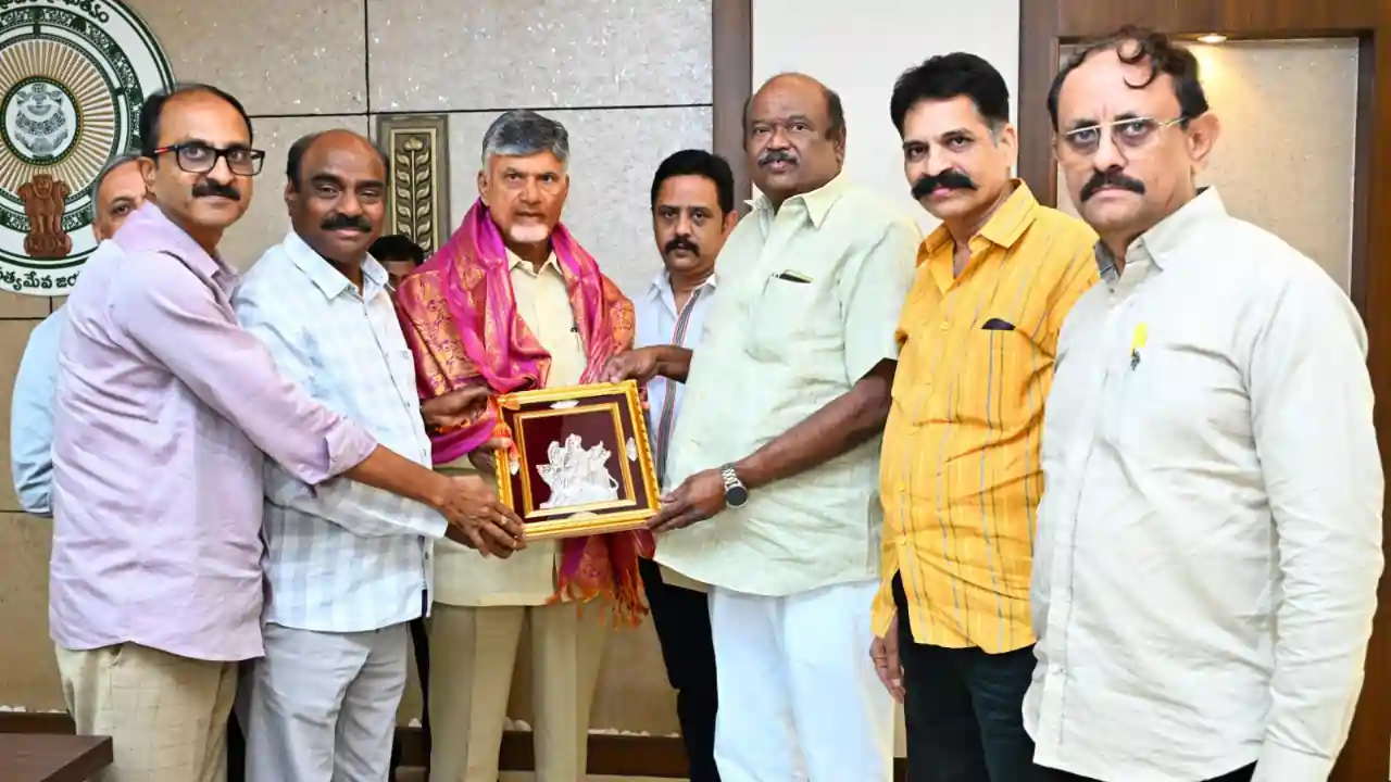 https://www.mobilemasala.com/film-gossip-tl/AP-CM-Chandrababu-Naidu-invited-to-Nandamuri-Balakrishna-Golden-Jubilee-celebrations-tl-i293638