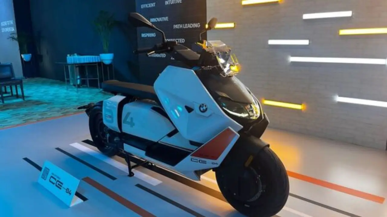 Upcoming Lectrix electric scooter spied testing ahead of launch this year