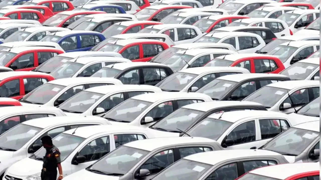 https://www.mobilemasala.com/auto-news/Passenger-vehicle-exports-from-India-surge-Maruti-Suzuki-leads-the-way-i271355