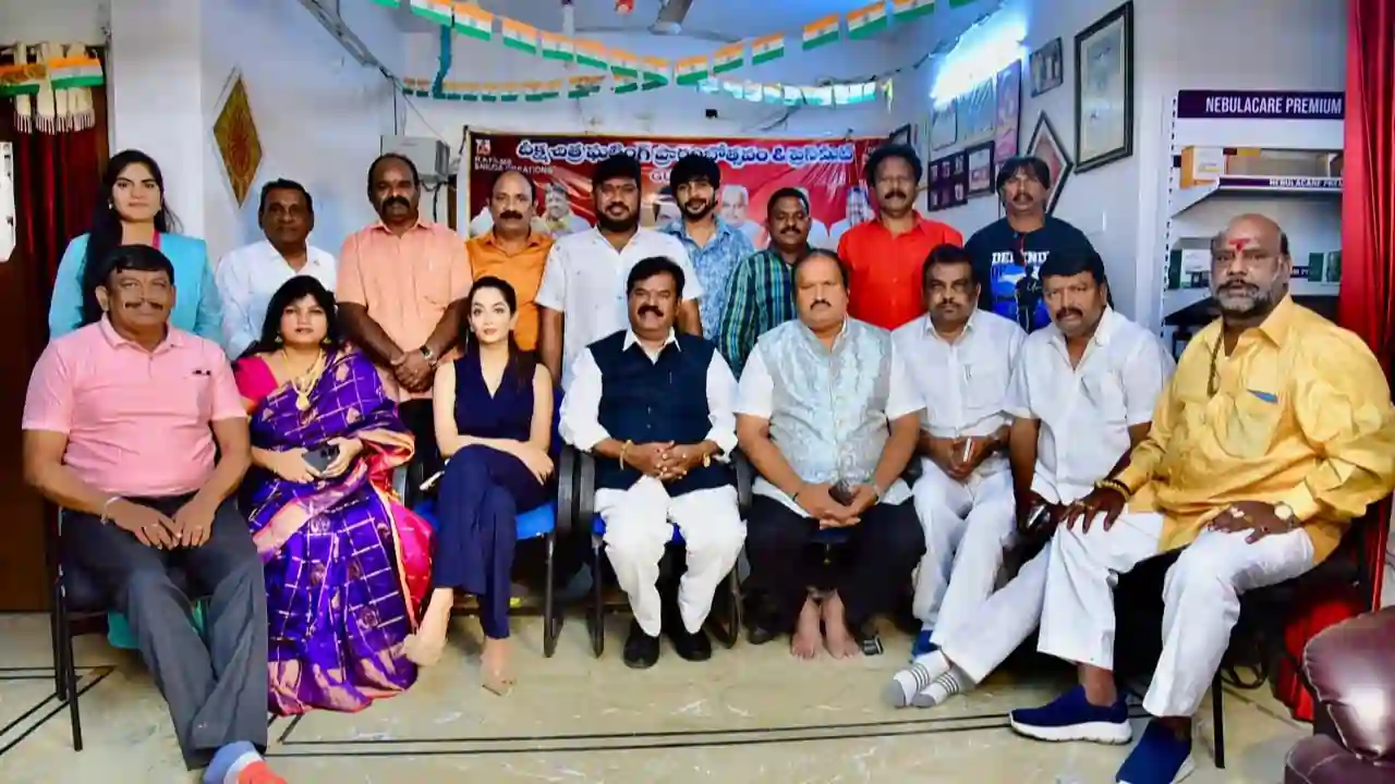 https://www.mobilemasala.com/film-gossip-tl/Pratani-Ramakrishna-Goud-was-unanimously-elected-as-the-President-of-Telangana-Film-Chamber-for-the-6th-time-tl-i298110