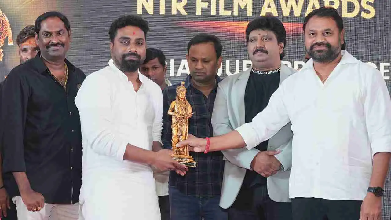 Gowr Kriesna, producer of 'Maa Oori Polimera 2' received the Best Producer Award