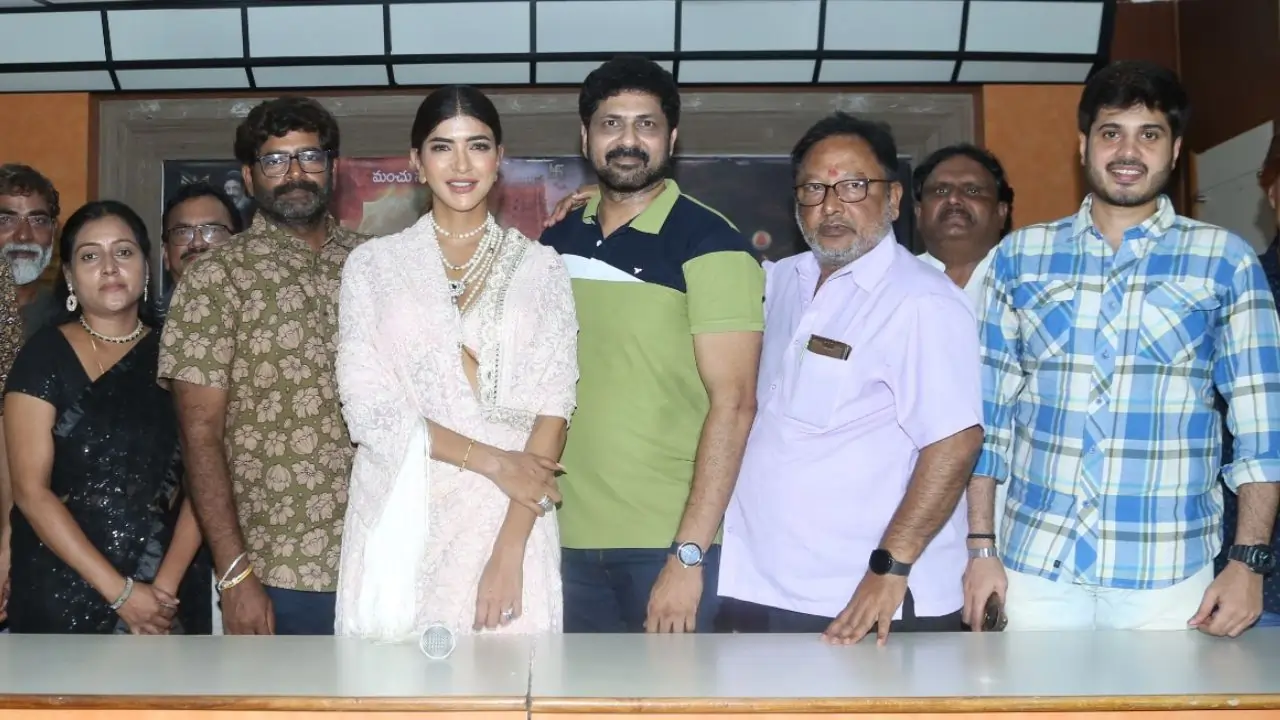 https://www.mobilemasala.com/sangeetham/Grand-launch-of-Manchu-Lakshmi-Adiparvam-song-tl-i279754