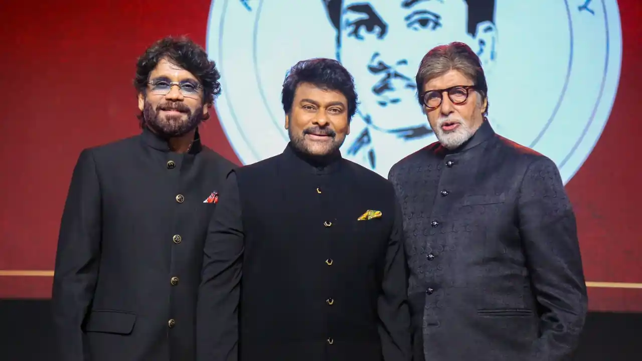 https://www.mobilemasala.com/film-gossip-tl/Its-difficult-for-anyone-to-match-ANNR-Amitabh-at-Akkineni-Awards-tl-i312583