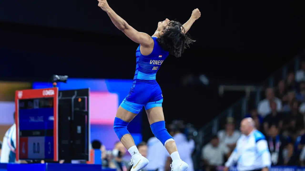 https://www.mobilemasala.com/sports/Vinesh-Phogats-disqualification-from-gold-medal-bout-at-Paris-Olympics-10-questions-and-10-answers-by-Viren-Rasquinha-i288497