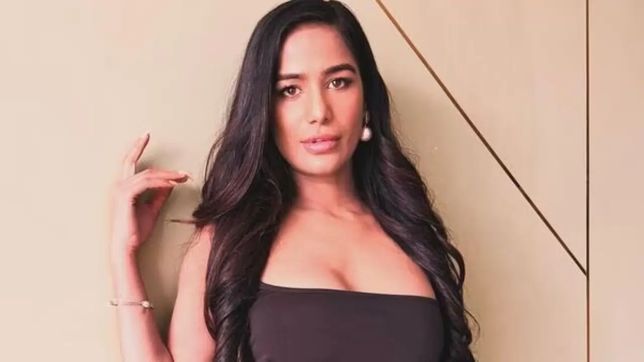 https://www.mobilemasala.com/film-gossip/Poonam-Pandey-apologizes-for-viral-fake-death-says-will-be-addressing-all-speculations-HERE-Watch-video-i211777