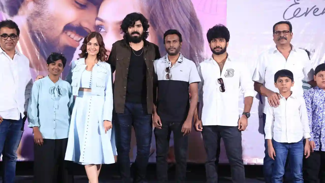 https://www.mobilemasala.com/cinema/Sensational-director-Prashant-Varma-at-the-trailer-launch-event-of-Mr-Idiot-tl-i304032