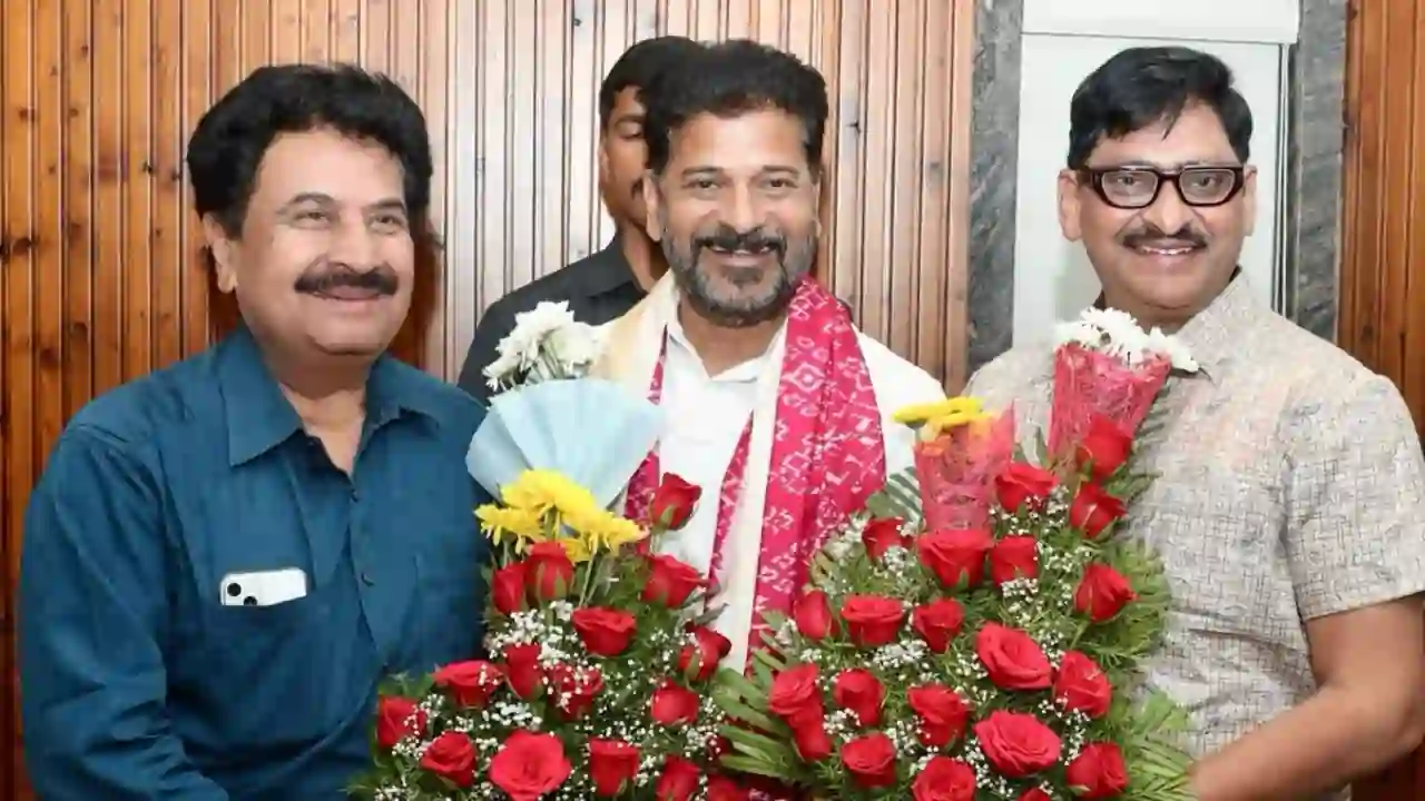 https://www.mobilemasala.com/film-gossip-tl/SV-Krishna-Reddy-and-Acchi-Reddy-met-Chief-Minister-Revanth-Reddy-tl-i227773