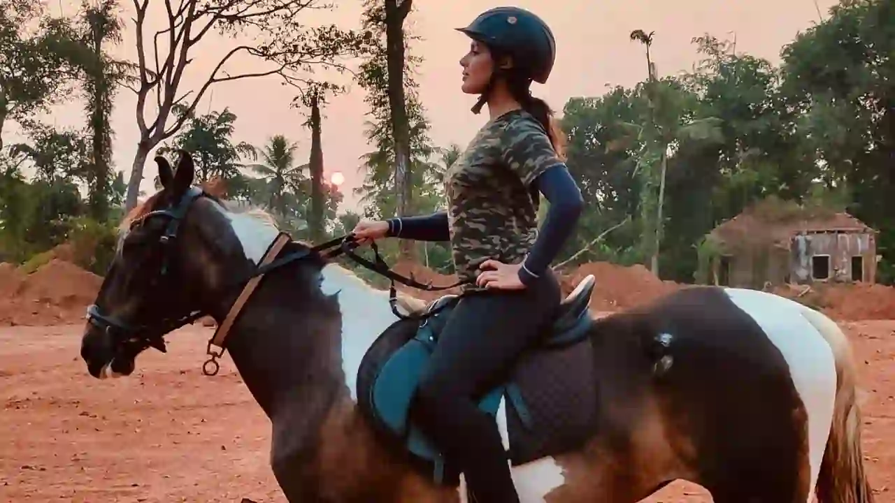 https://www.mobilemasala.com/film-gossip-tl/Sanyukta-learning-horse-riding-for-Swayambhu-tl-i214379
