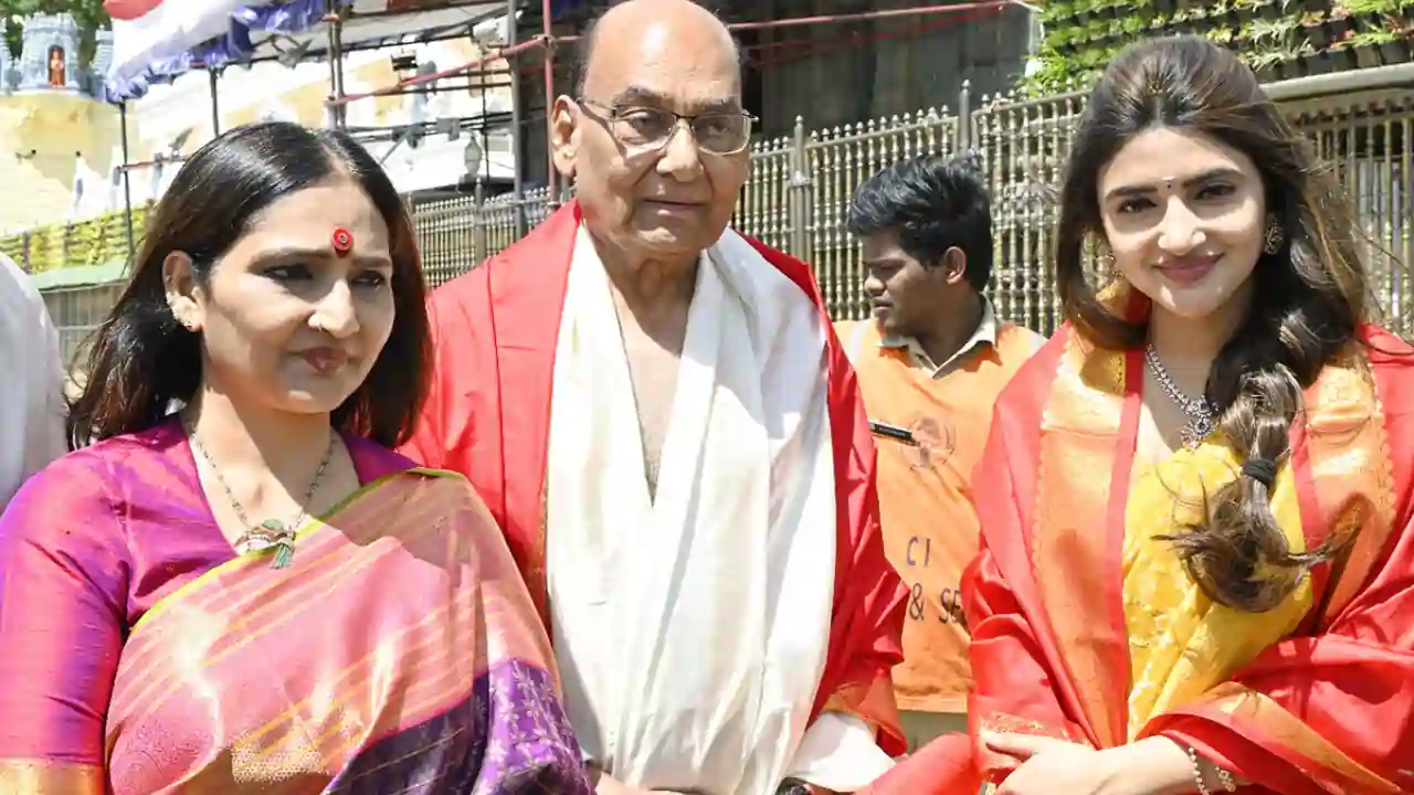 https://www.mobilemasala.com/film-gossip-tl/Srilila-visited-Srivara-tl-i275712