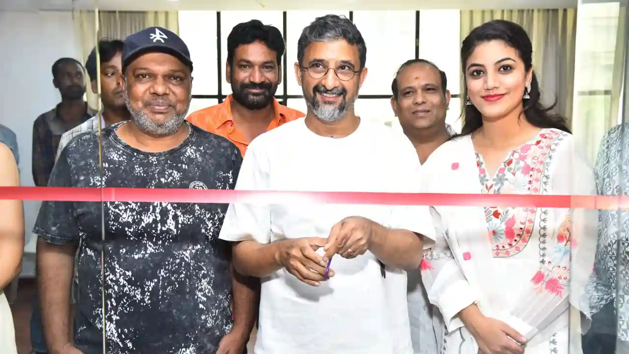 https://www.mobilemasala.com/film-gossip-tl/Eagle-Eye-Cine-Studio-started-grandly-by-the-hands-of-famous-director-Teja-tl-i299901