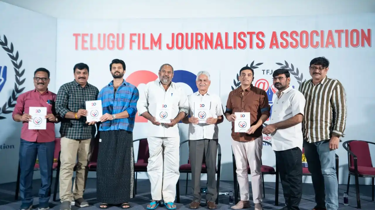 https://www.mobilemasala.com/film-gossip-tl/Telangana-Media-Academy-Chairman-Srinivas-Reddy-Producer-Dil-Raju-R-Narayanamurthy-participated-in-the-event-tl-i226323