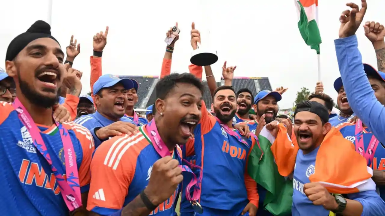 T20 World Cup 2024: चैंपियन टीम इंडिया खुली बस पर कर सकती है मुंबई का दौरा, फिर दिखेगा 16 साल पुराना नज़ारा?