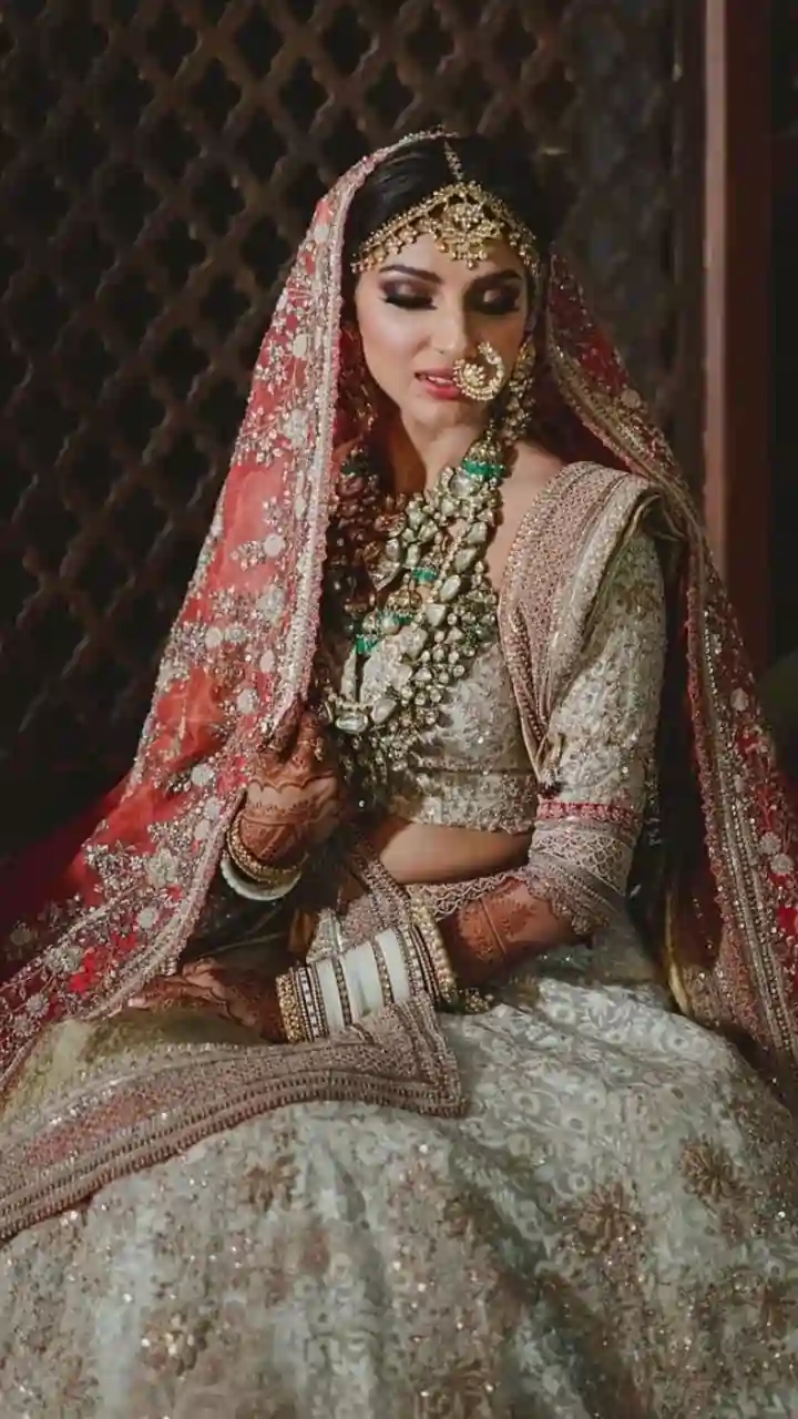 https://www.mobilemasala.com/photo-stories/pastel-brides-of-bollywood-s338