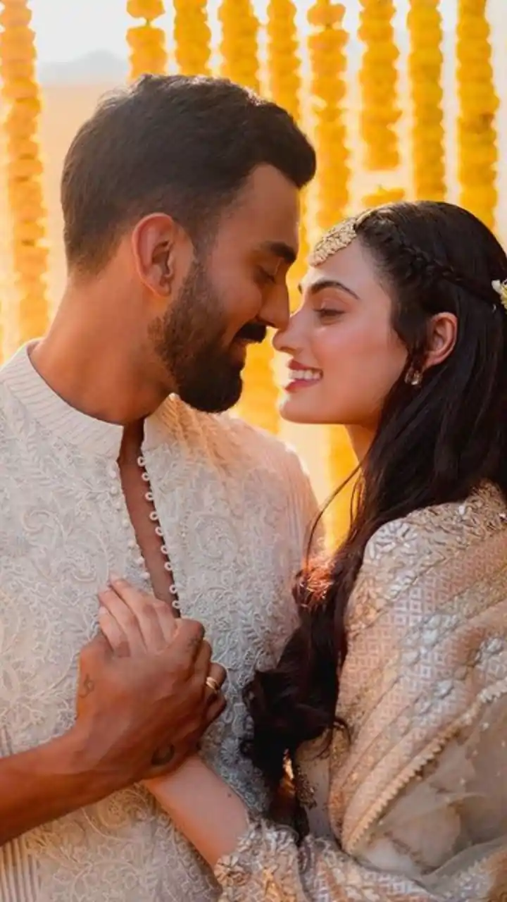 https://www.mobilemasala.com/photo-stories/kl-rahul-athiya-shetty:-the-happily-ever-after-s333